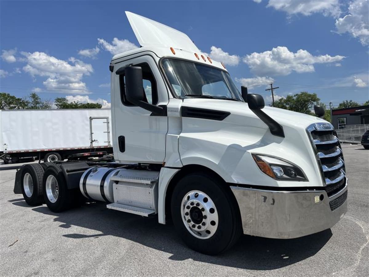 2019 Freightliner Cascadia in Beltsville, MD — photo 3