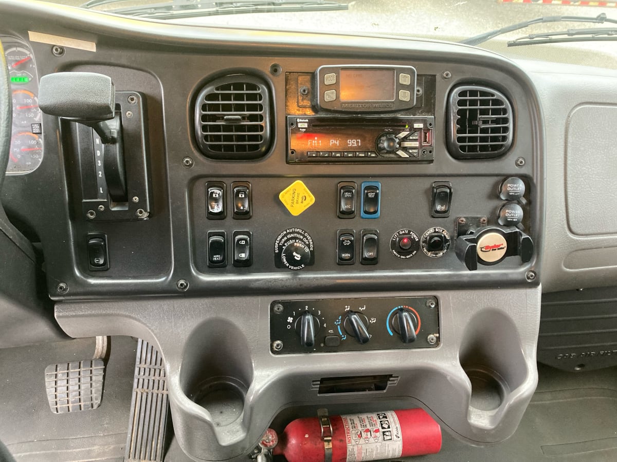 2018 Freightliner/Mercedes M2 106 871146