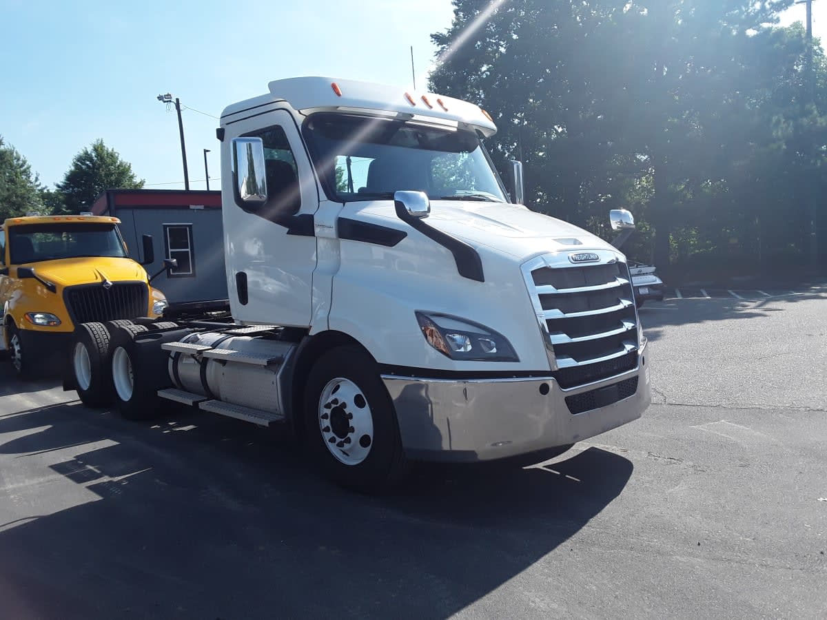 2019 Freightliner Cascadia in Charlotte, NC — photo 3