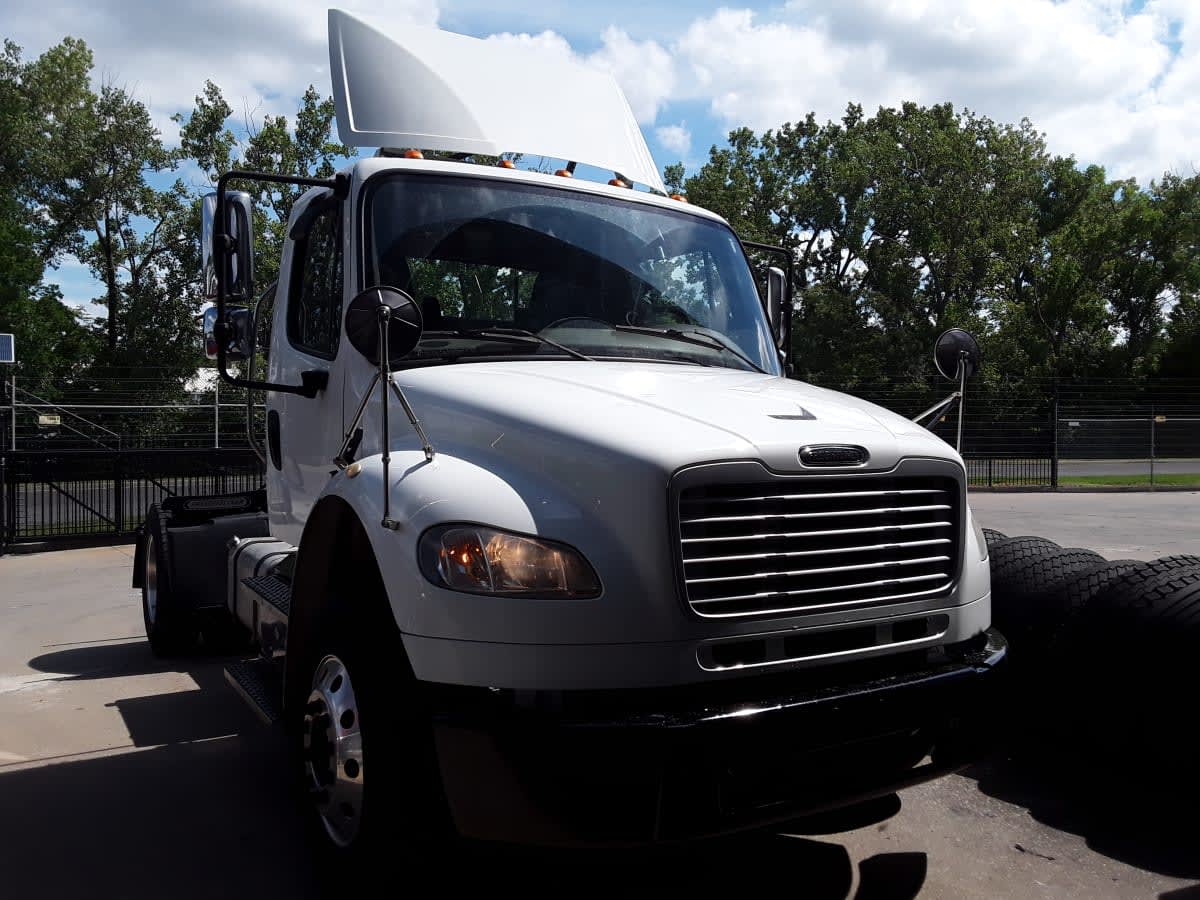 2019 Freightliner M2 106 in Kansas City, MO — photo 3
