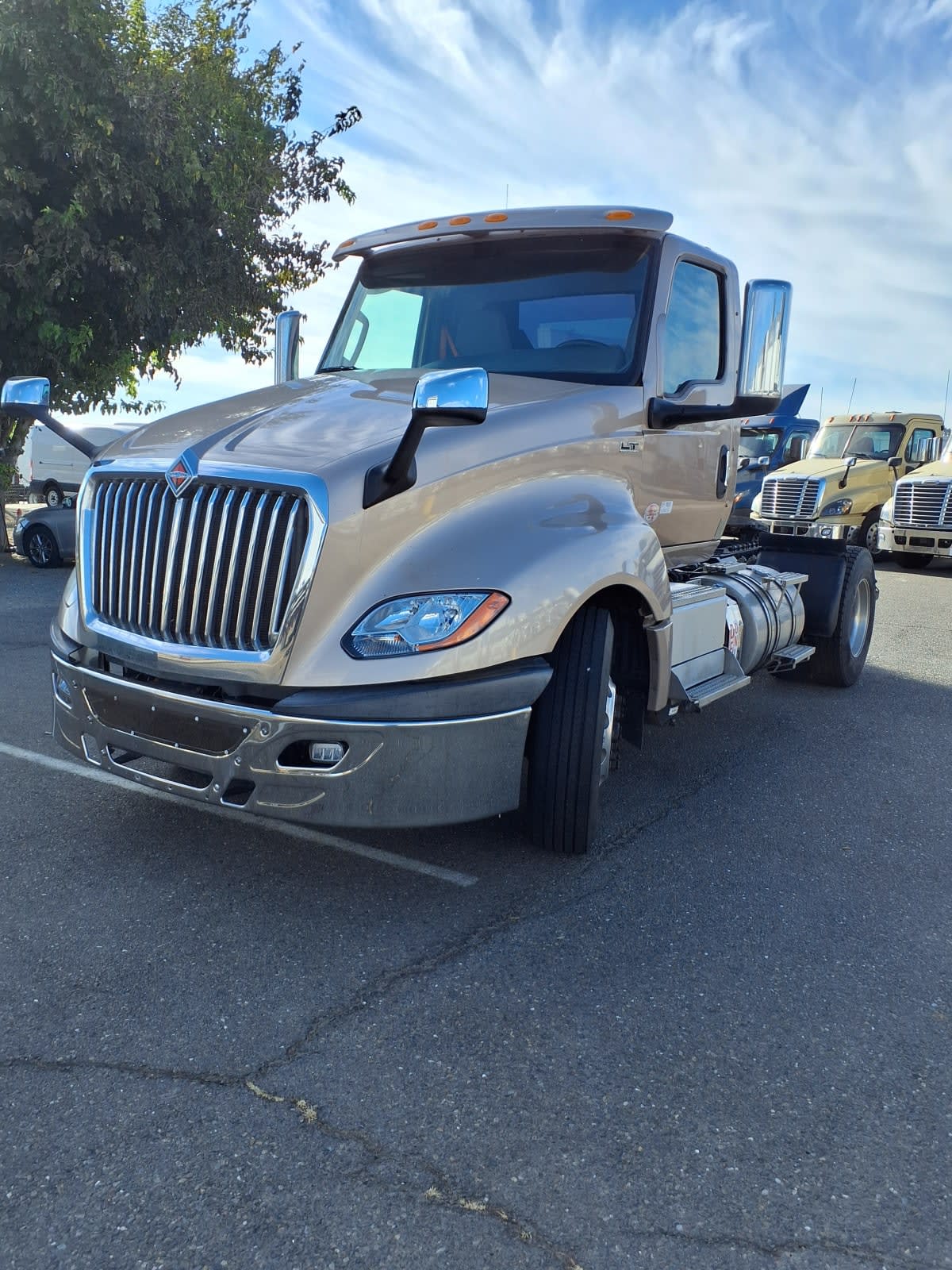2019 International LT in West Sacramento, CA — photo 3