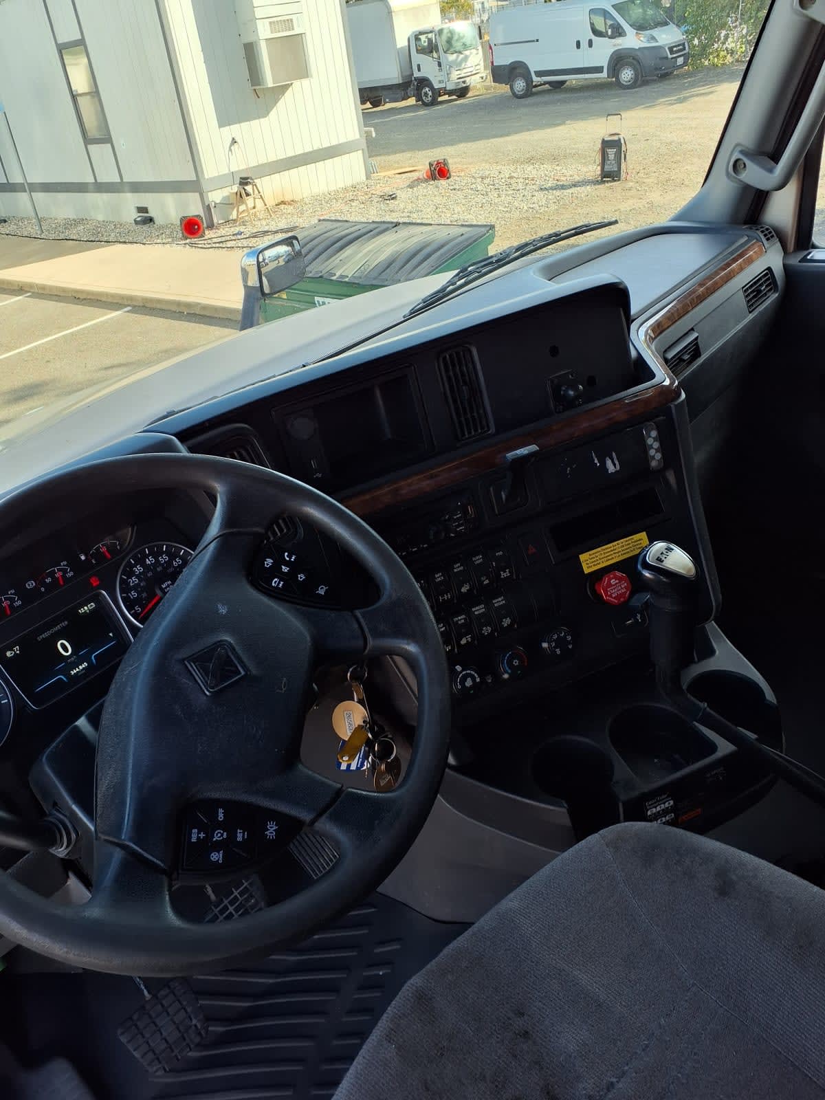 2019 International LT in West Sacramento, CA — photo 7