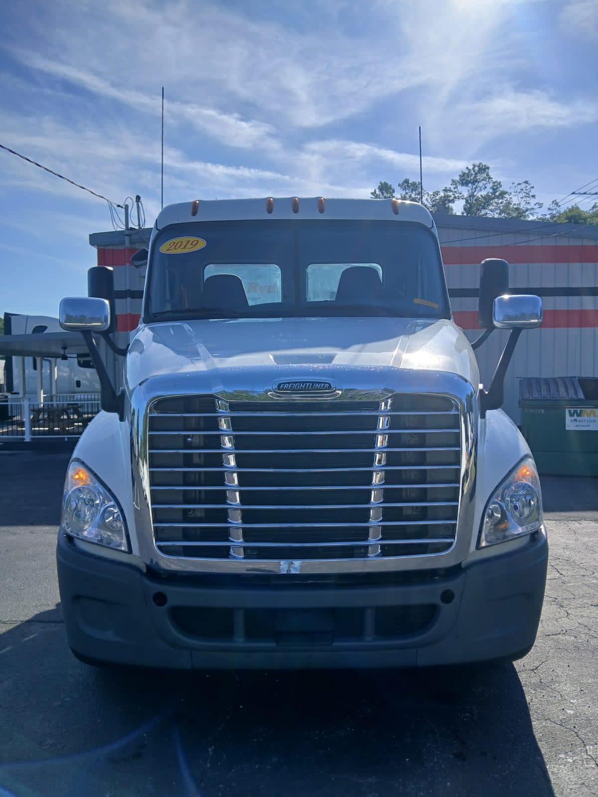 2019 Freightliner Cascadia in Jacksonville, FL — photo 2