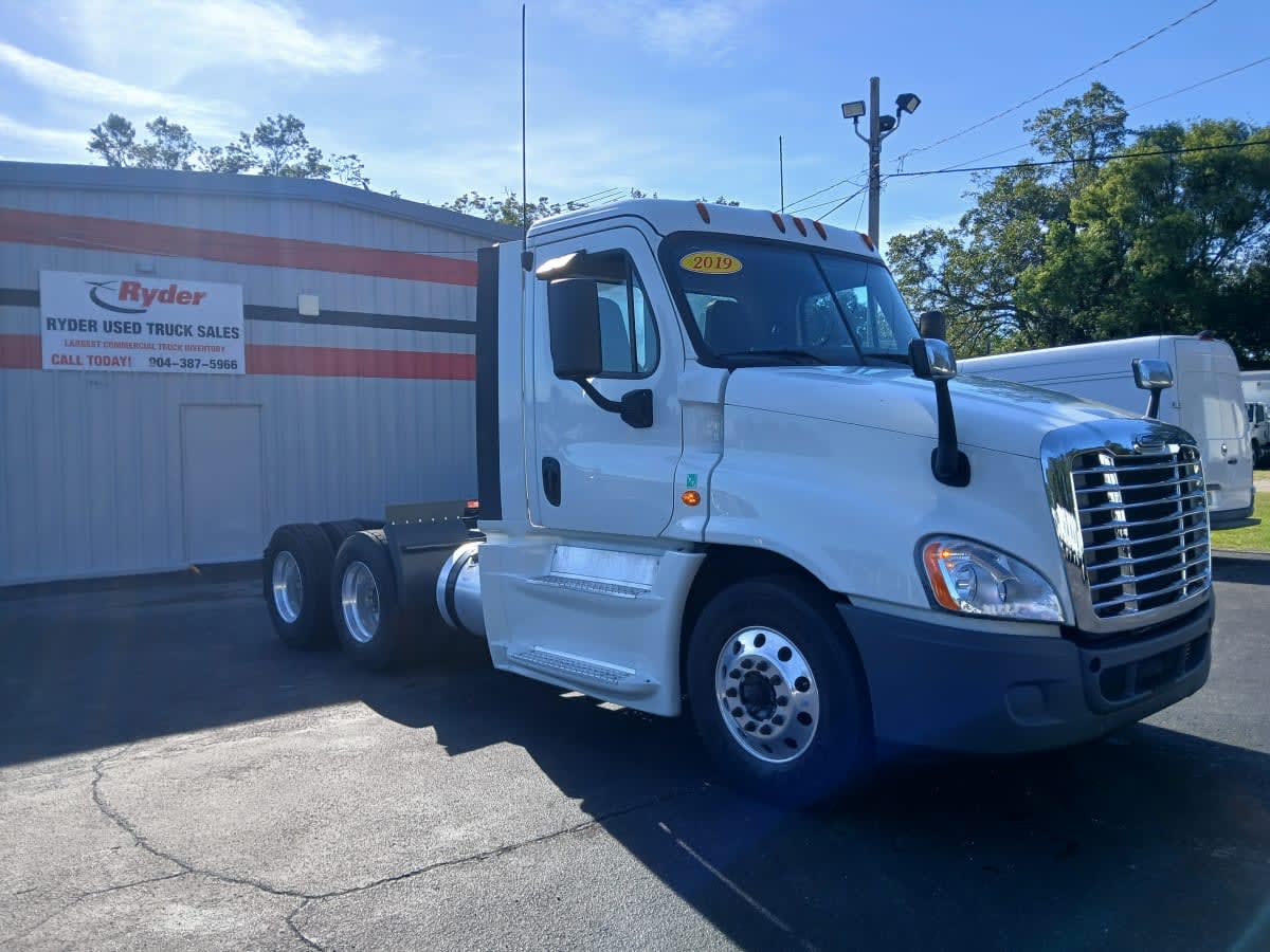 2019 Freightliner Cascadia in Jacksonville, FL — photo 3