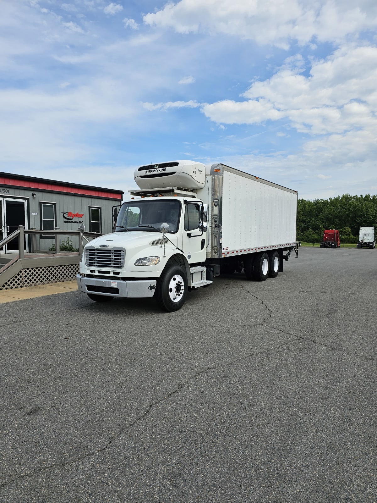 Freightliner/Mercedes M2 106 VEH-873811