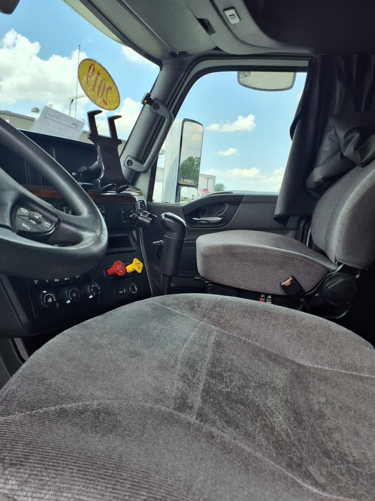 2019 International LT in Fort Worth, TX — photo 7