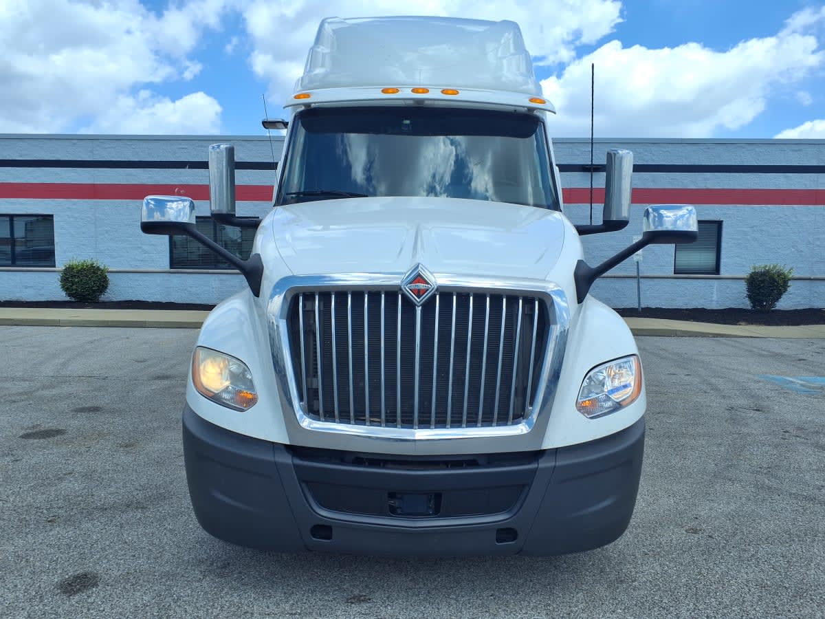 2019 International LT in Cleveland, OH — photo 2