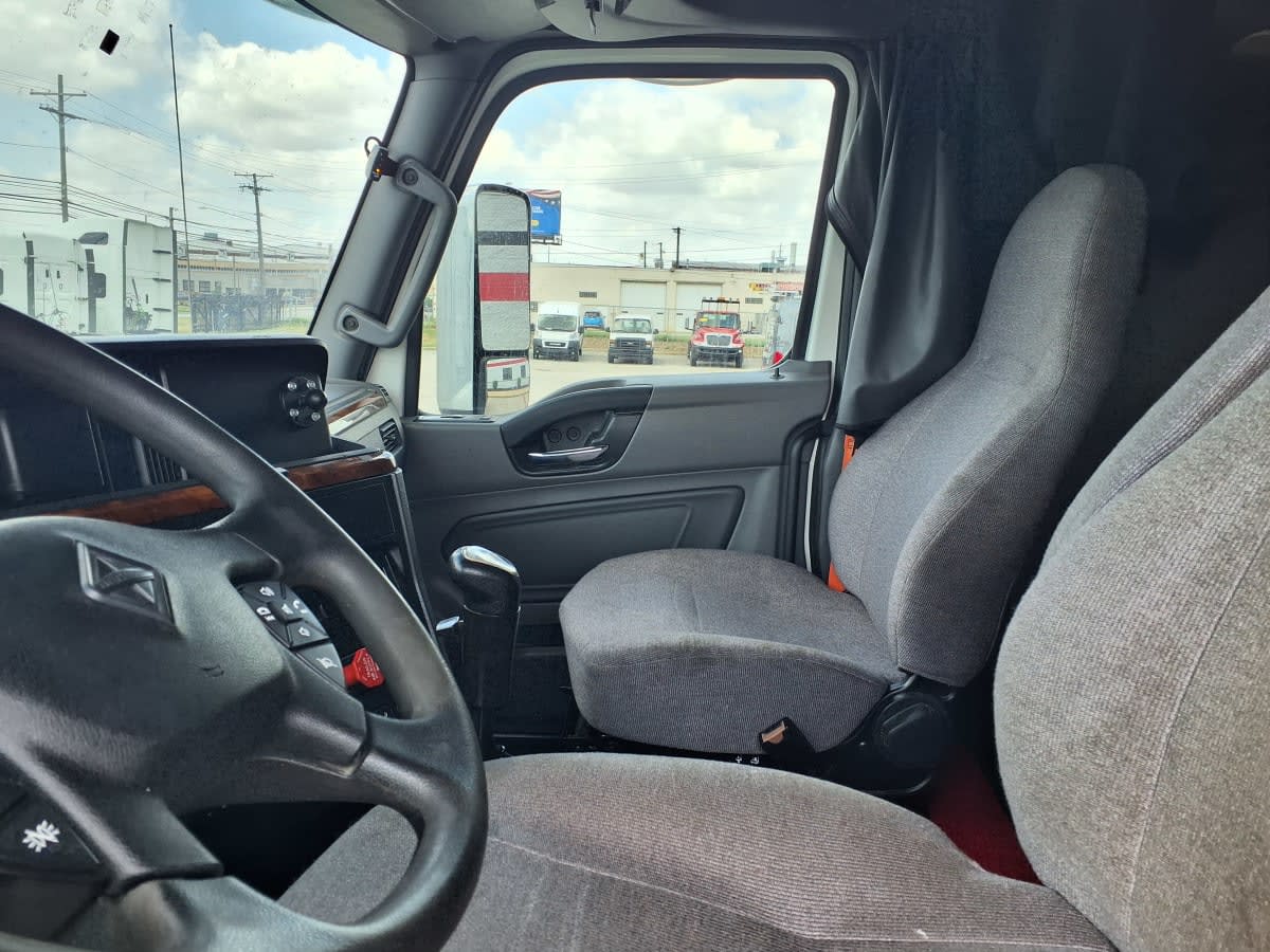 2019 International LT in Cleveland, OH — photo 7