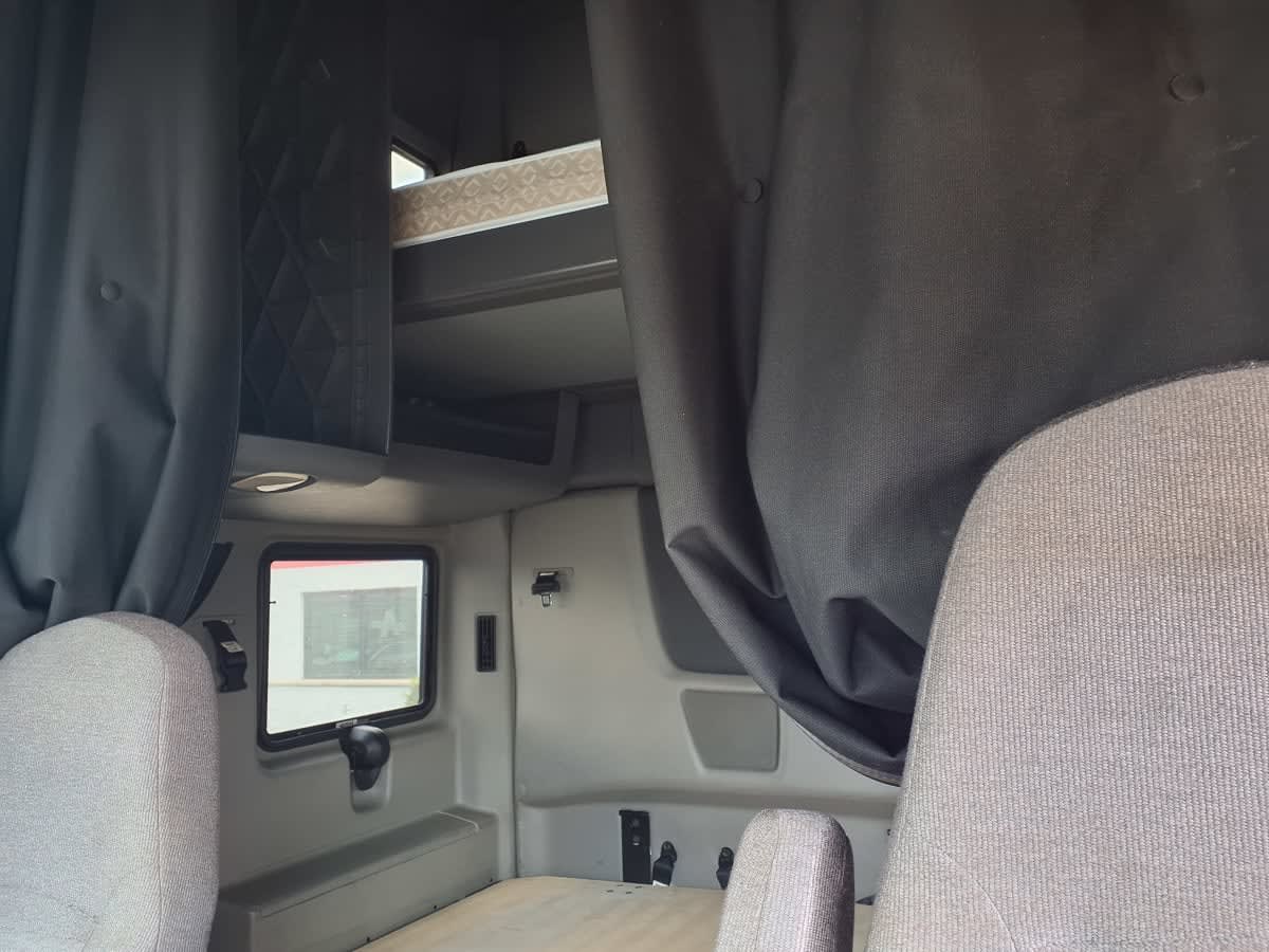 2019 International LT in Cleveland, OH — photo 8