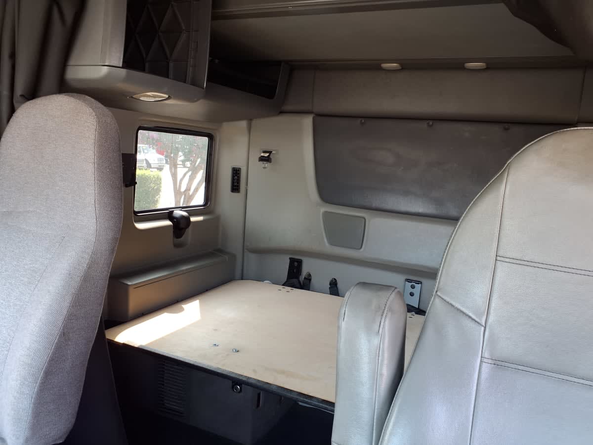 2019 International LT in Houston, TX — photo 8