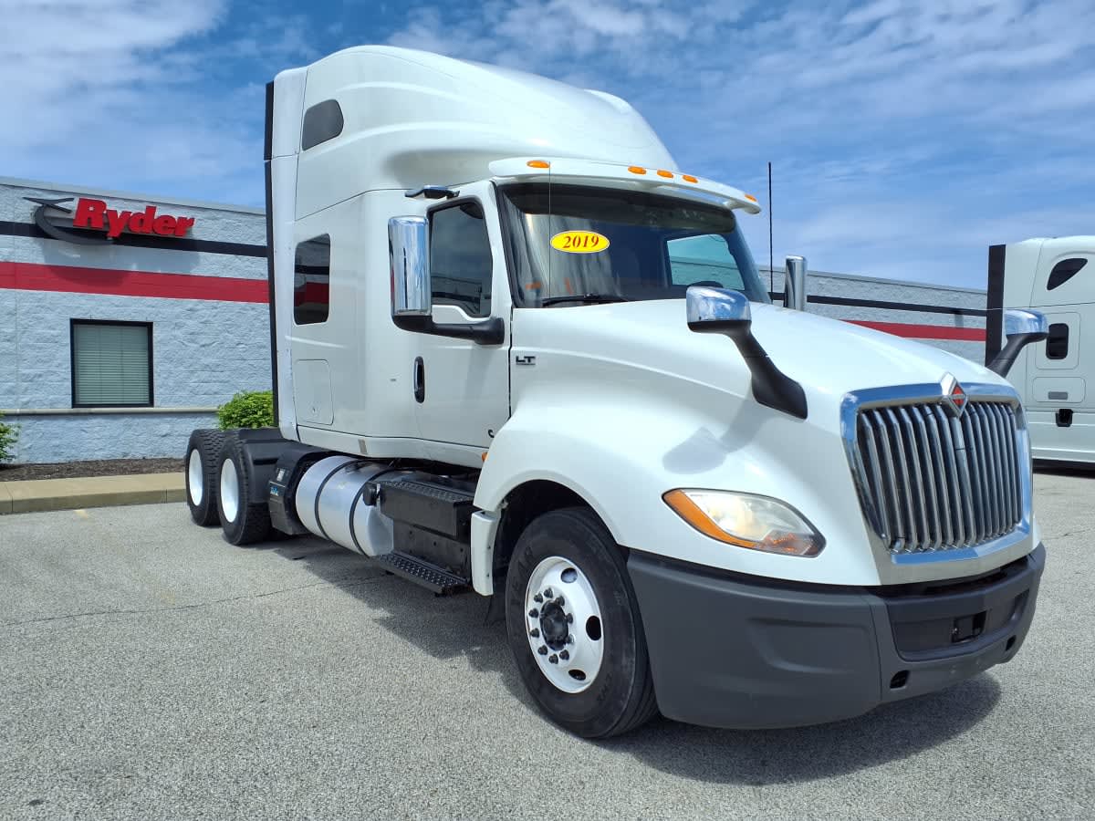 2019 International LT in Cleveland, OH — photo 3