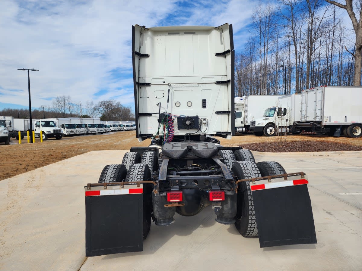 2019 International - image 5