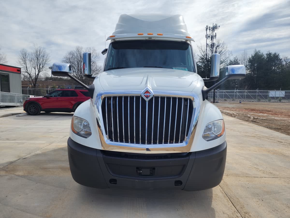 2019 International - image 2