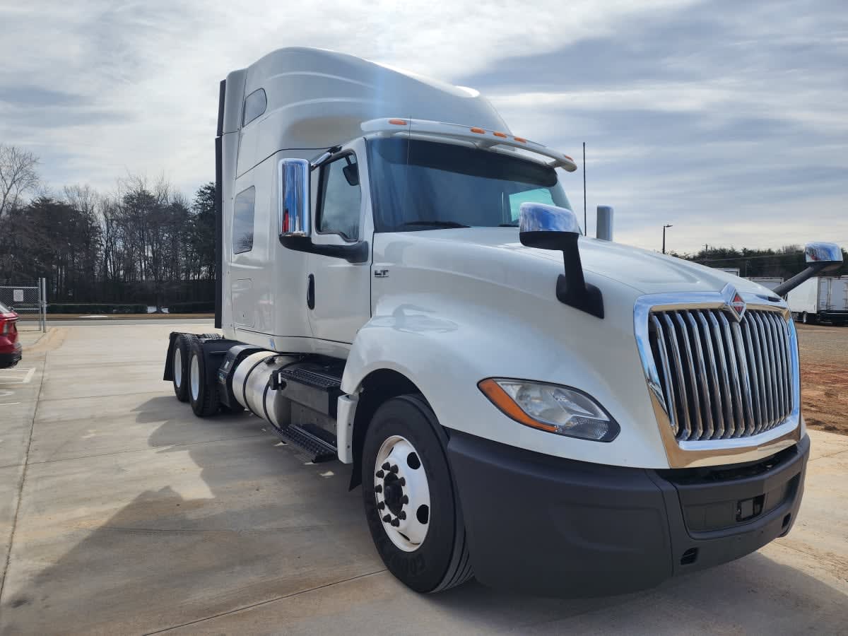 2019 International - image 3