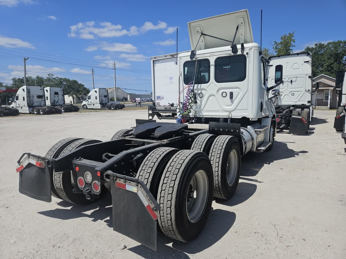 2019 Freightliner - image 4