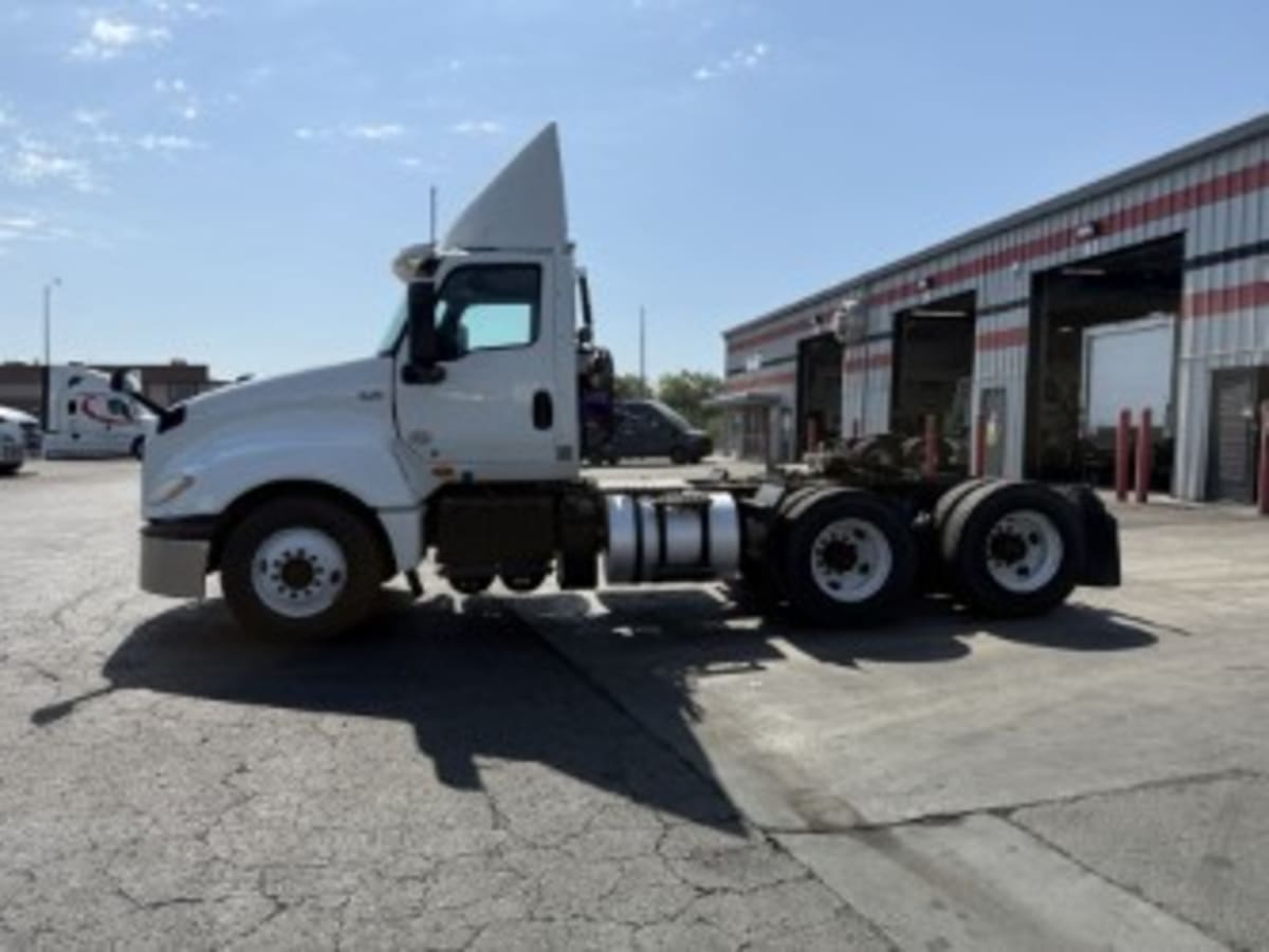 2019 International - image 6