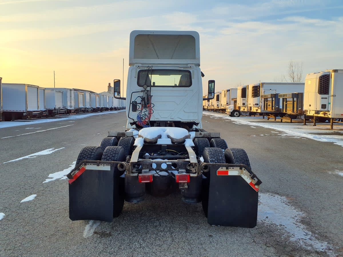 2019 Navistar International LT625 DAYCAB T/A 874004