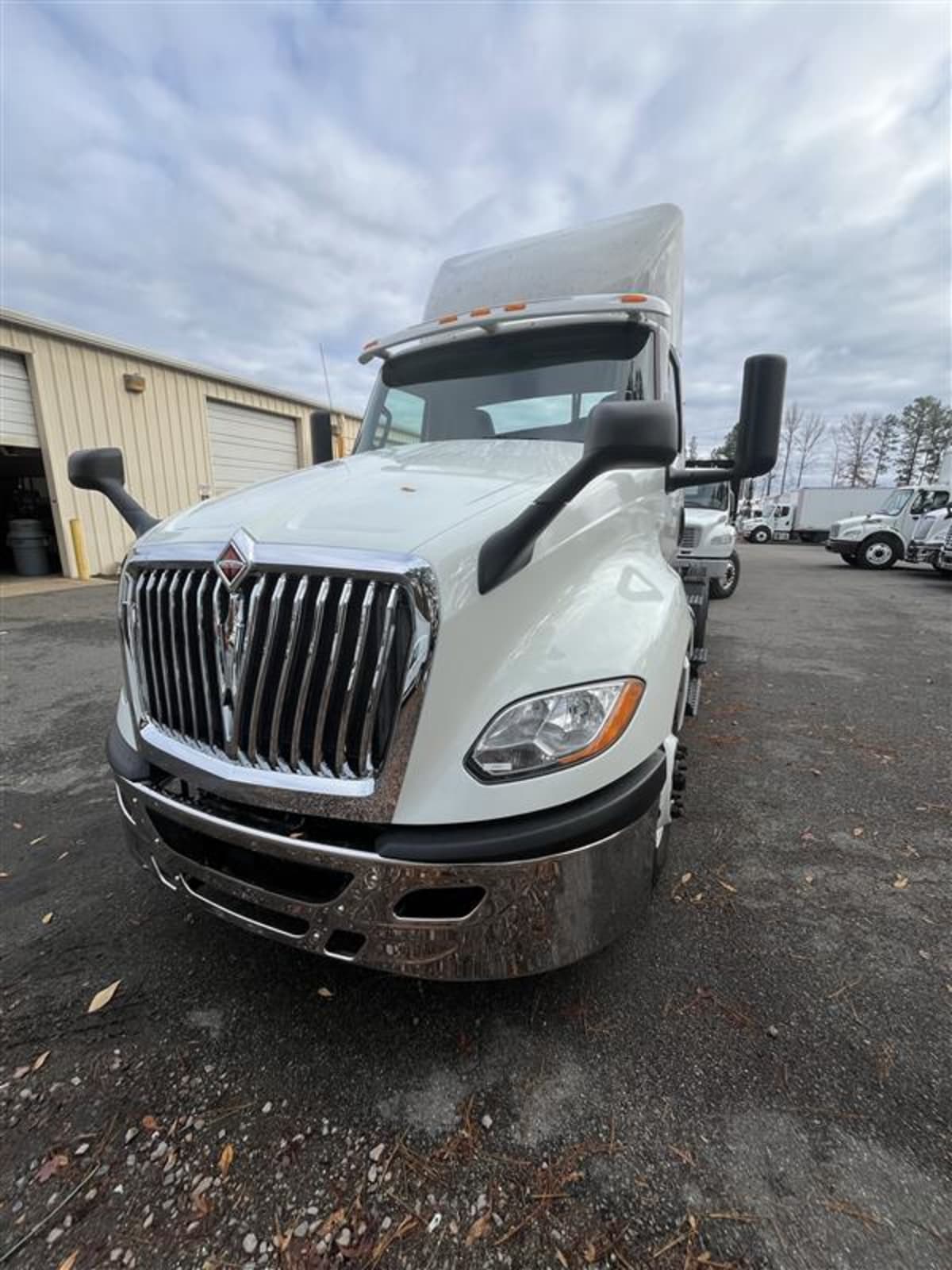 2019 Navistar International LT625 DAYCAB T/A 874015
