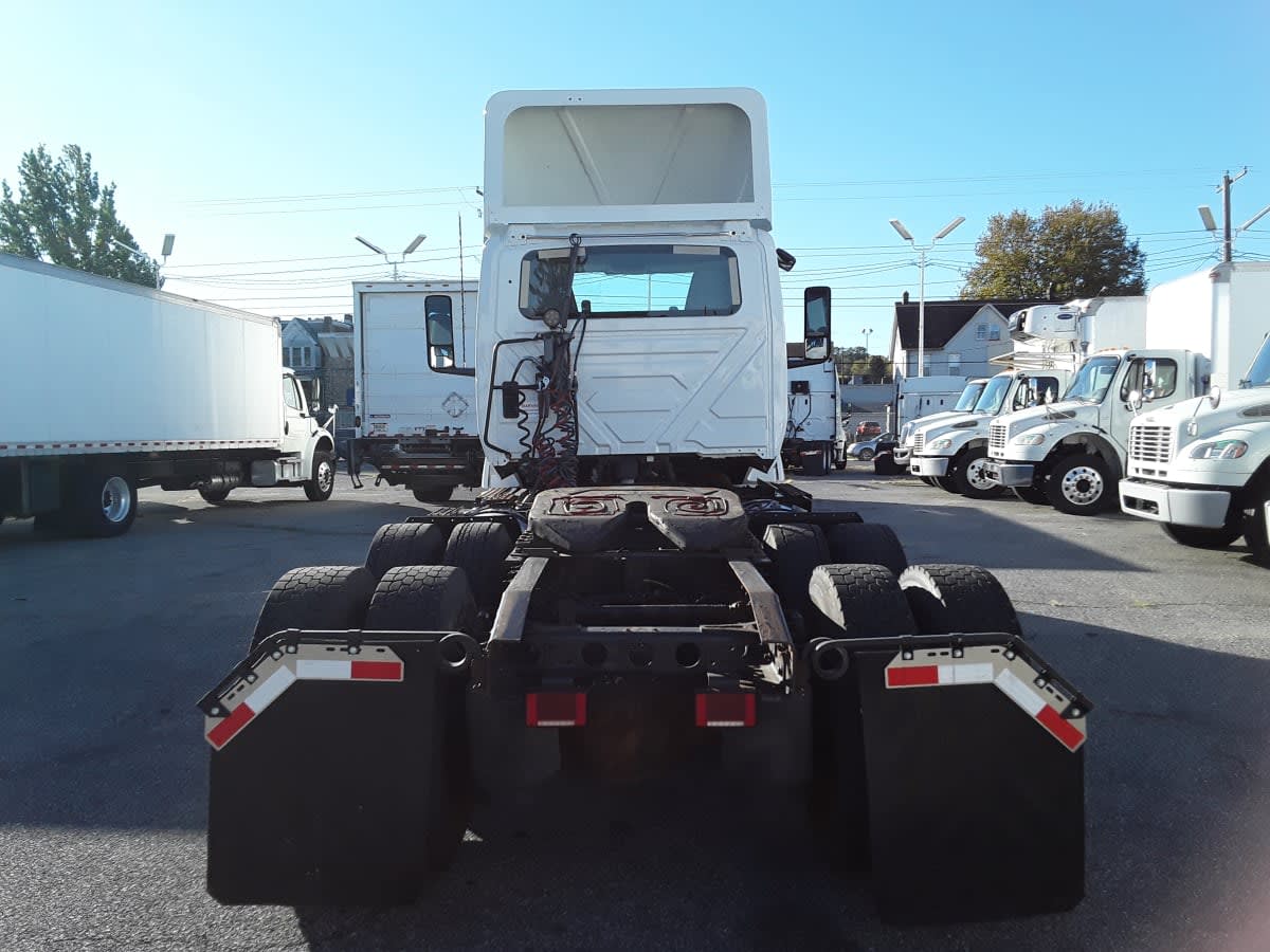 2019 Navistar International LT625 DAYCAB T/A 874018