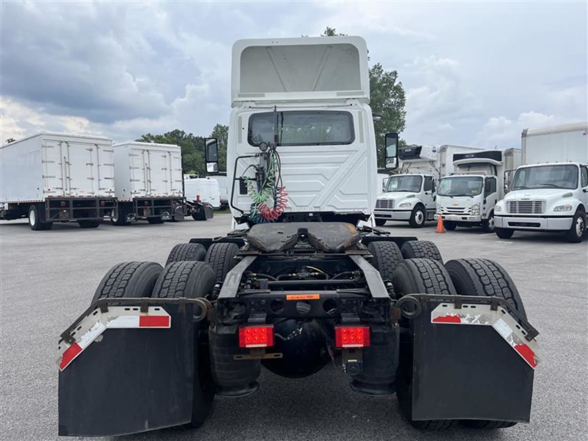 2019 International - image 5