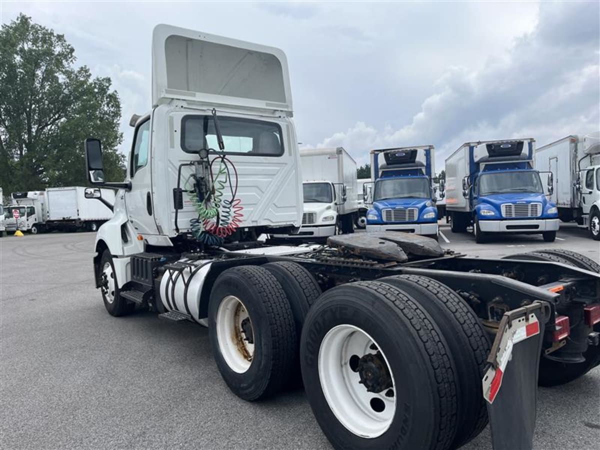 2019 International - image 6