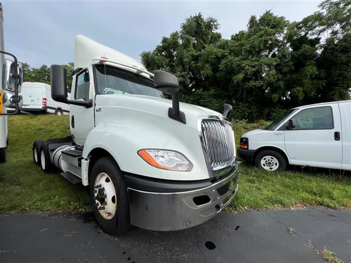 2019 Navistar International LT625 DAYCAB T/A 874044