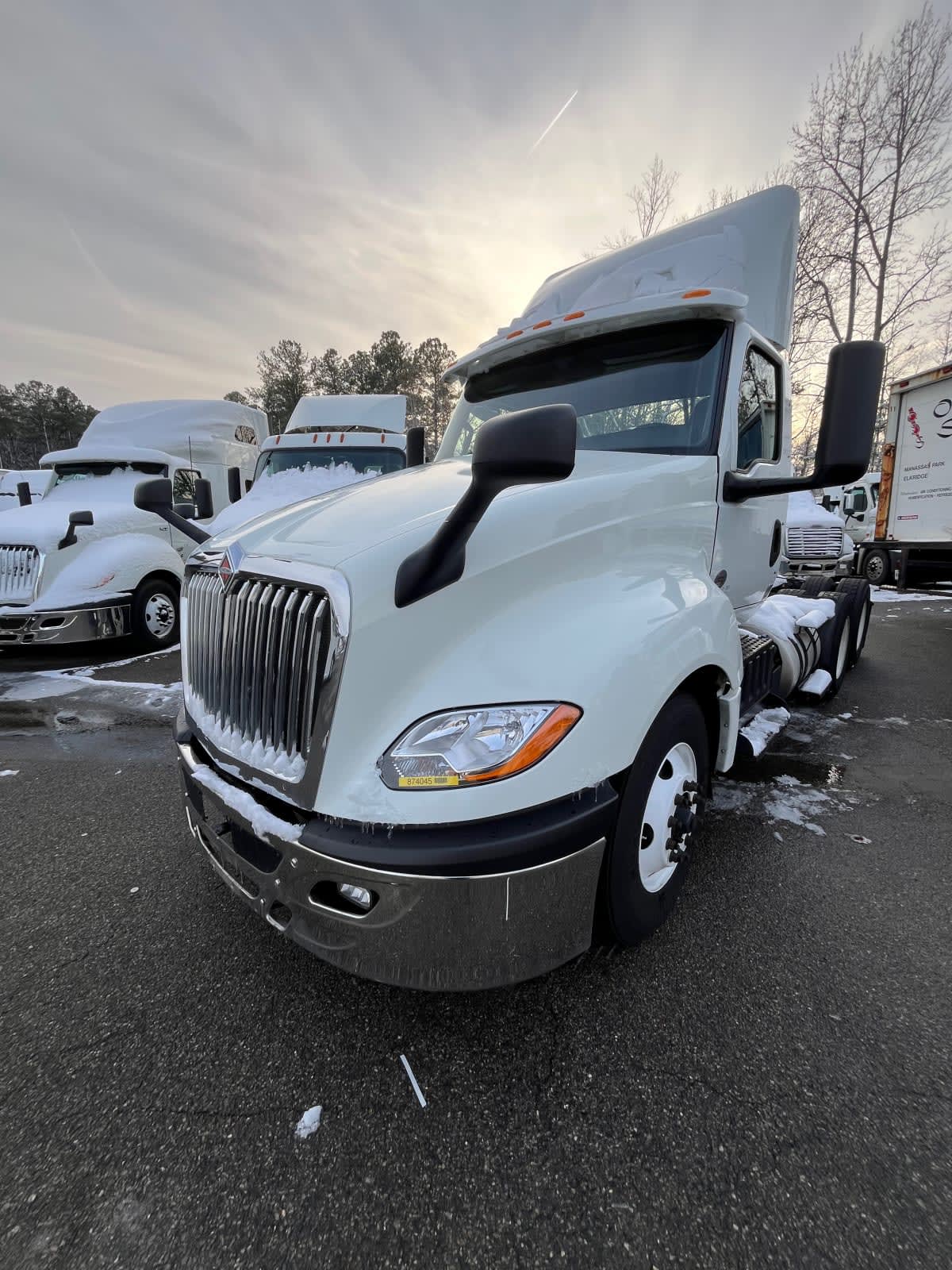 2019 Navistar International LT625 DAYCAB T/A 874045