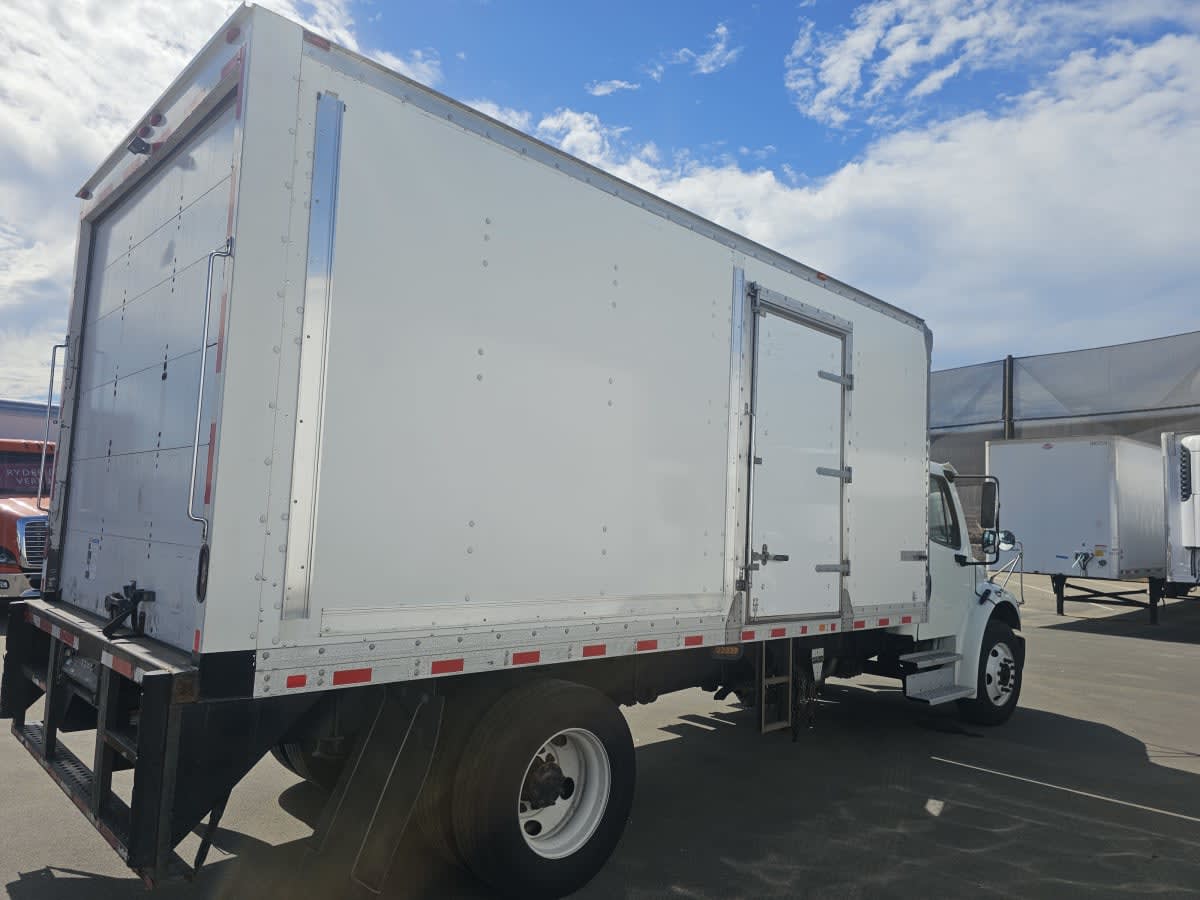 2019 Freightliner M2 106 874056