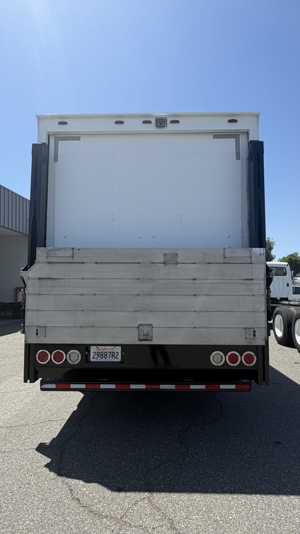 2019 Isuzu NRR in Pomona, CA — photo 5