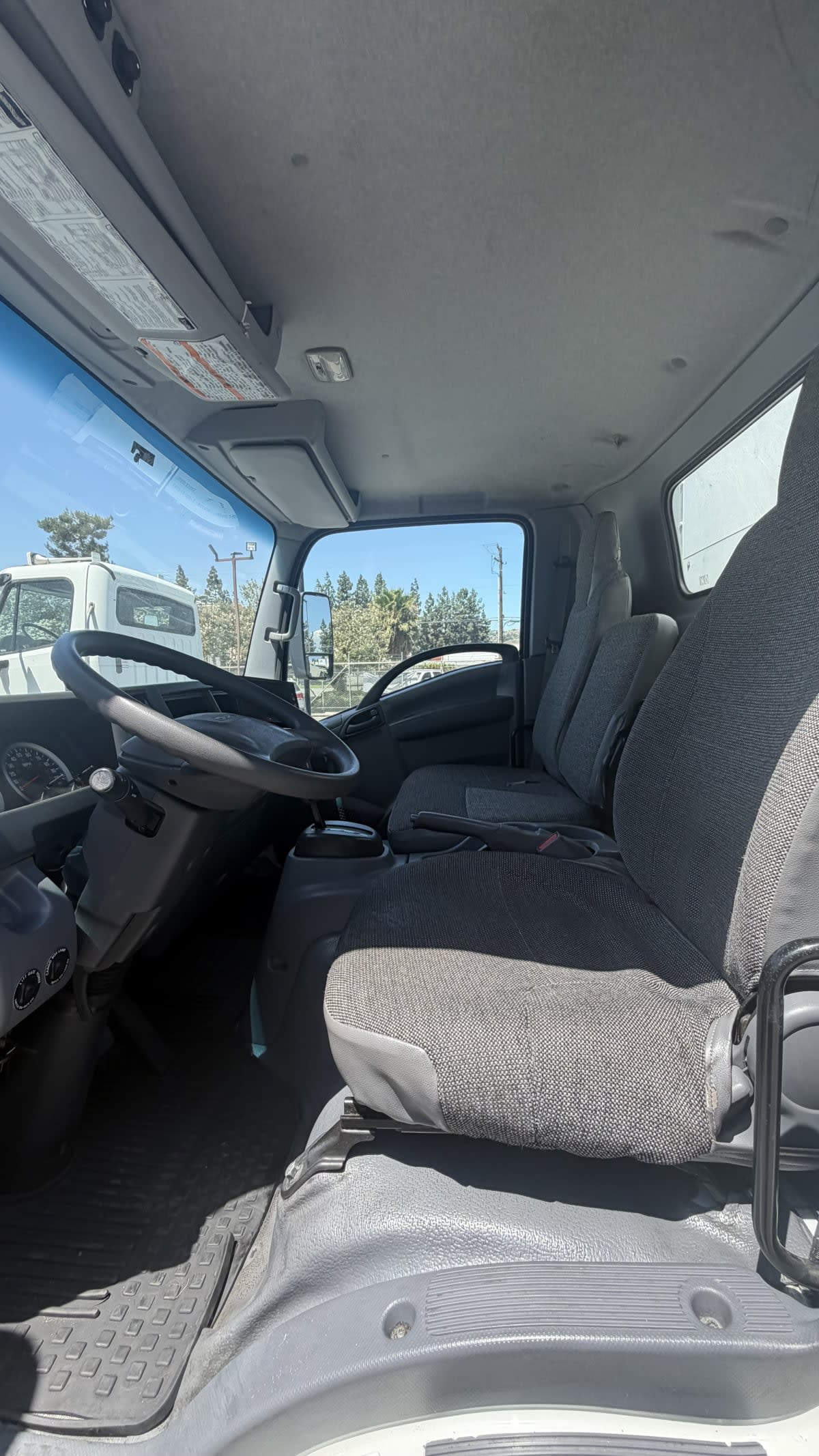 2019 Isuzu NRR in Pomona, CA — photo 7