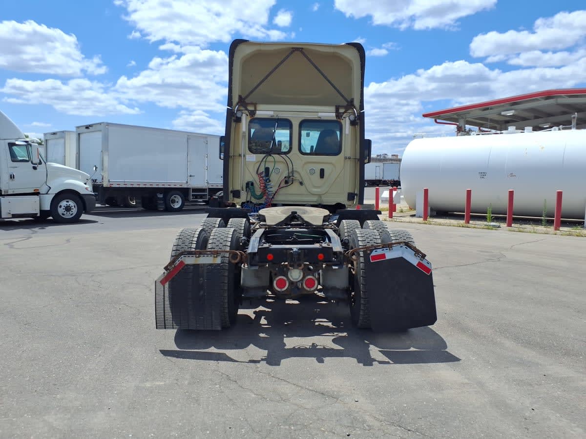 2019 Freightliner Cascadia in Taylor, MI — photo 5
