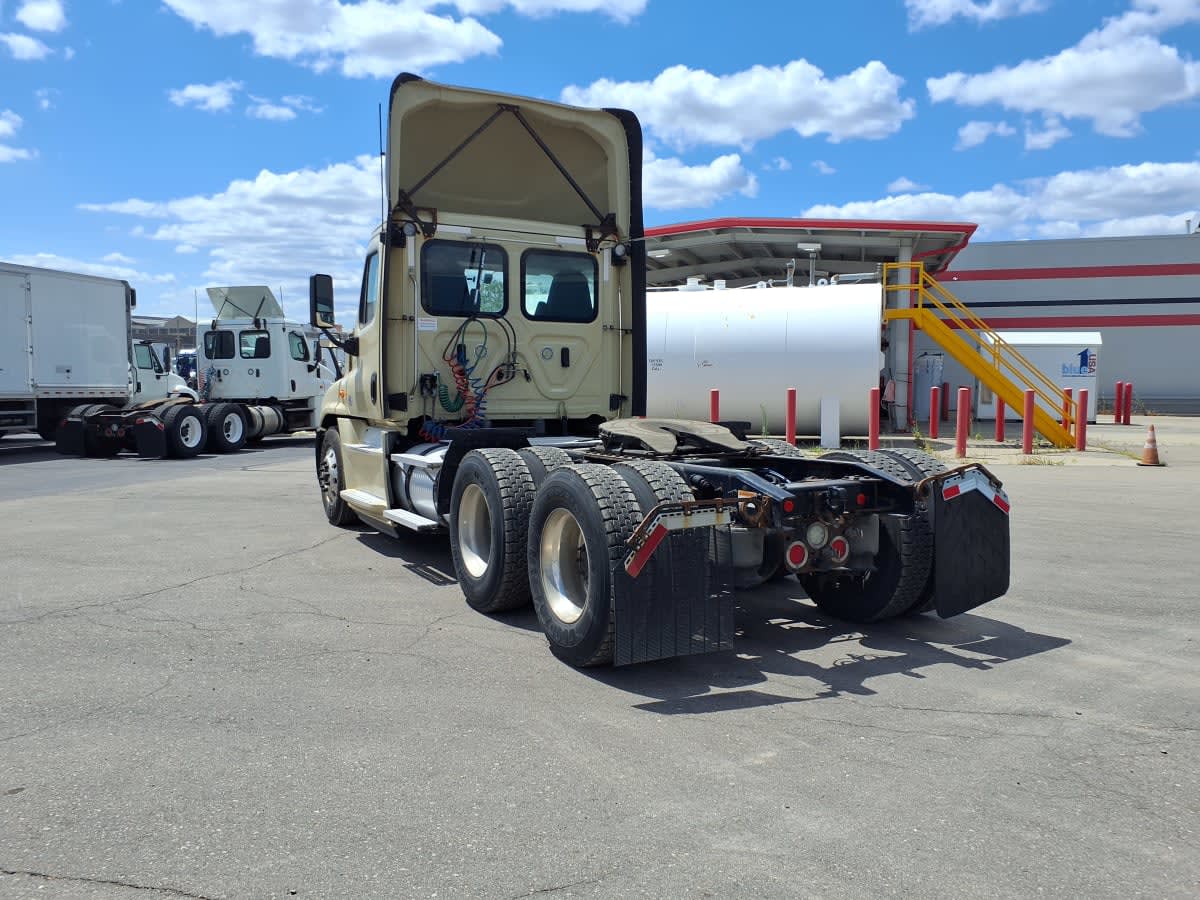 2019 Freightliner Cascadia in Taylor, MI — photo 6