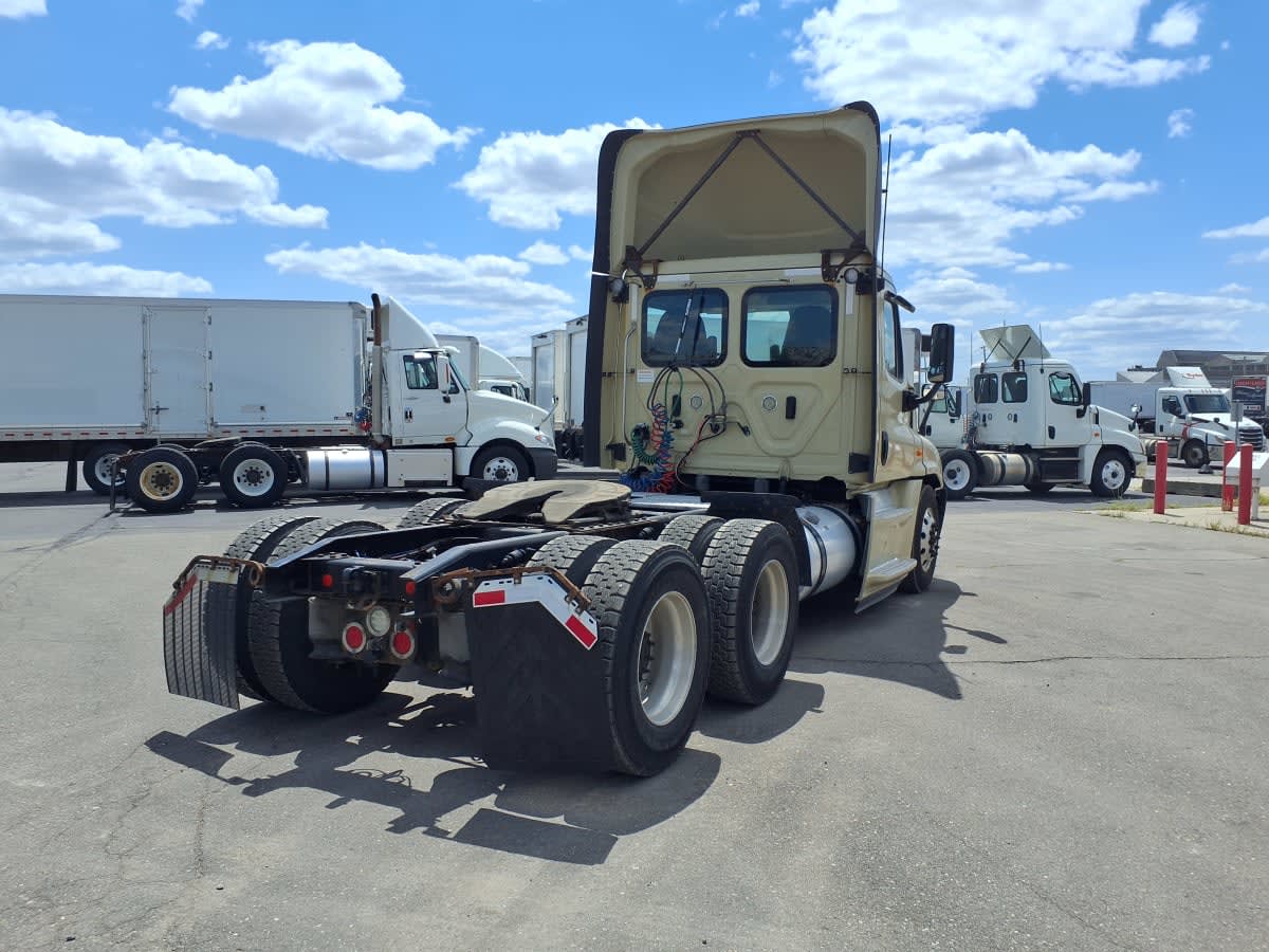 2019 Freightliner Cascadia in Taylor, MI — photo 4