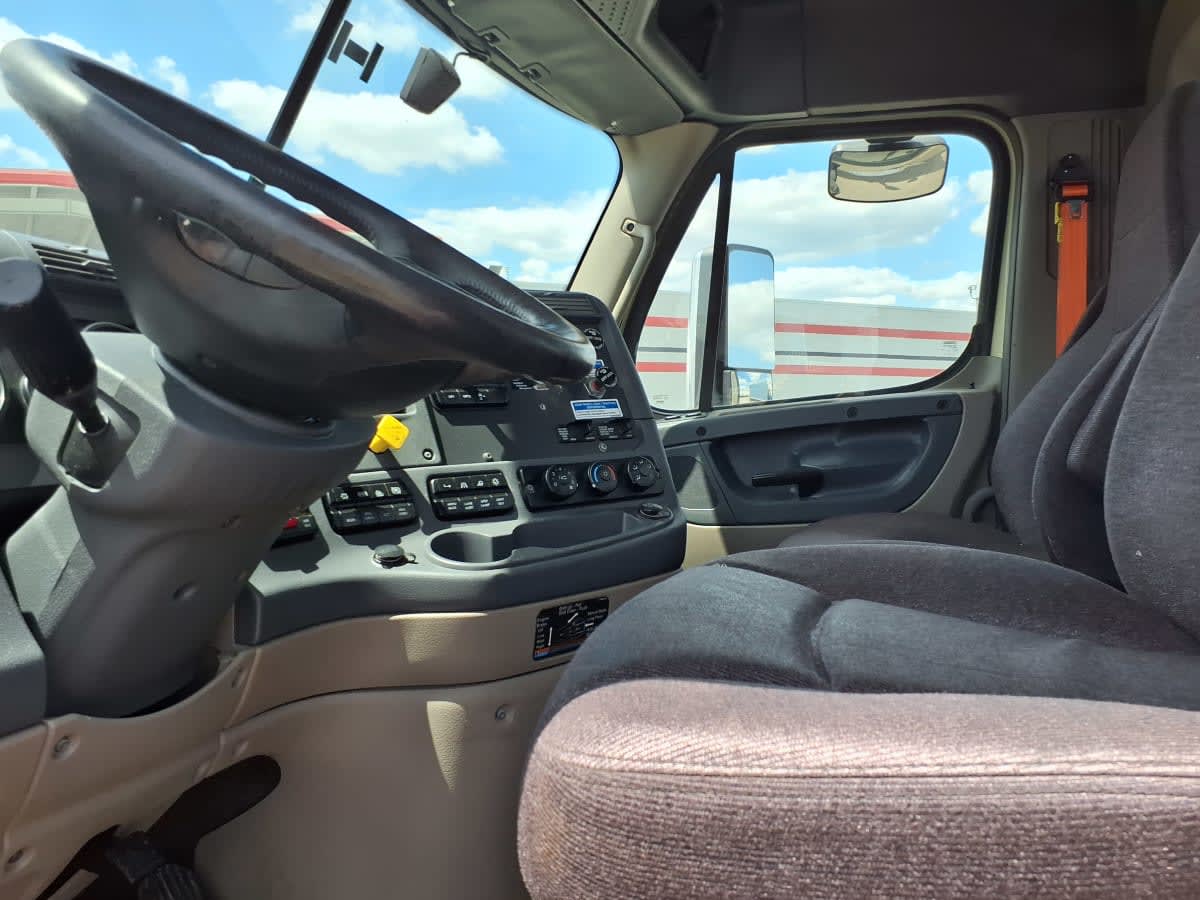 2019 Freightliner Cascadia in Taylor, MI — photo 7
