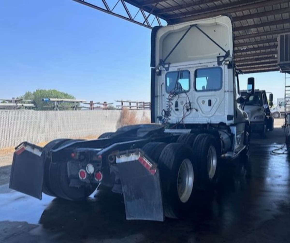 2019 Freightliner/Mercedes CASCADIA 125 874360