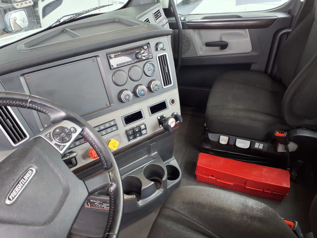 2019 Freightliner Cascadia in Hilliard, OH — photo 7