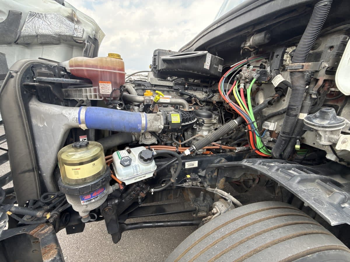 2020 Freightliner Cascadia in Taylor, MI — photo 8