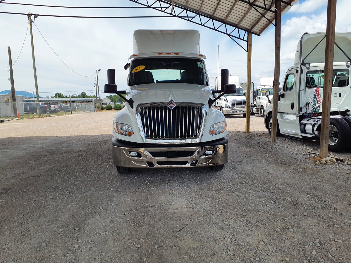 2019 Navistar International LT625 DAYCAB T/A 874507