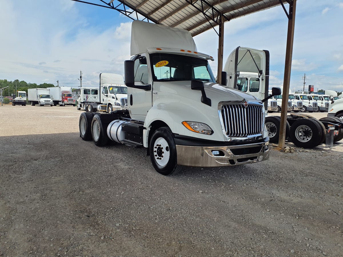 2019 Navistar International LT625 DAYCAB T/A 874507