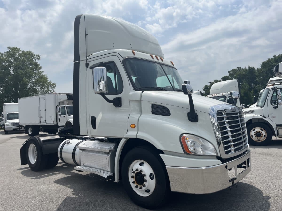 2020 Freightliner Cascadia in Beltsville, MD — photo 3