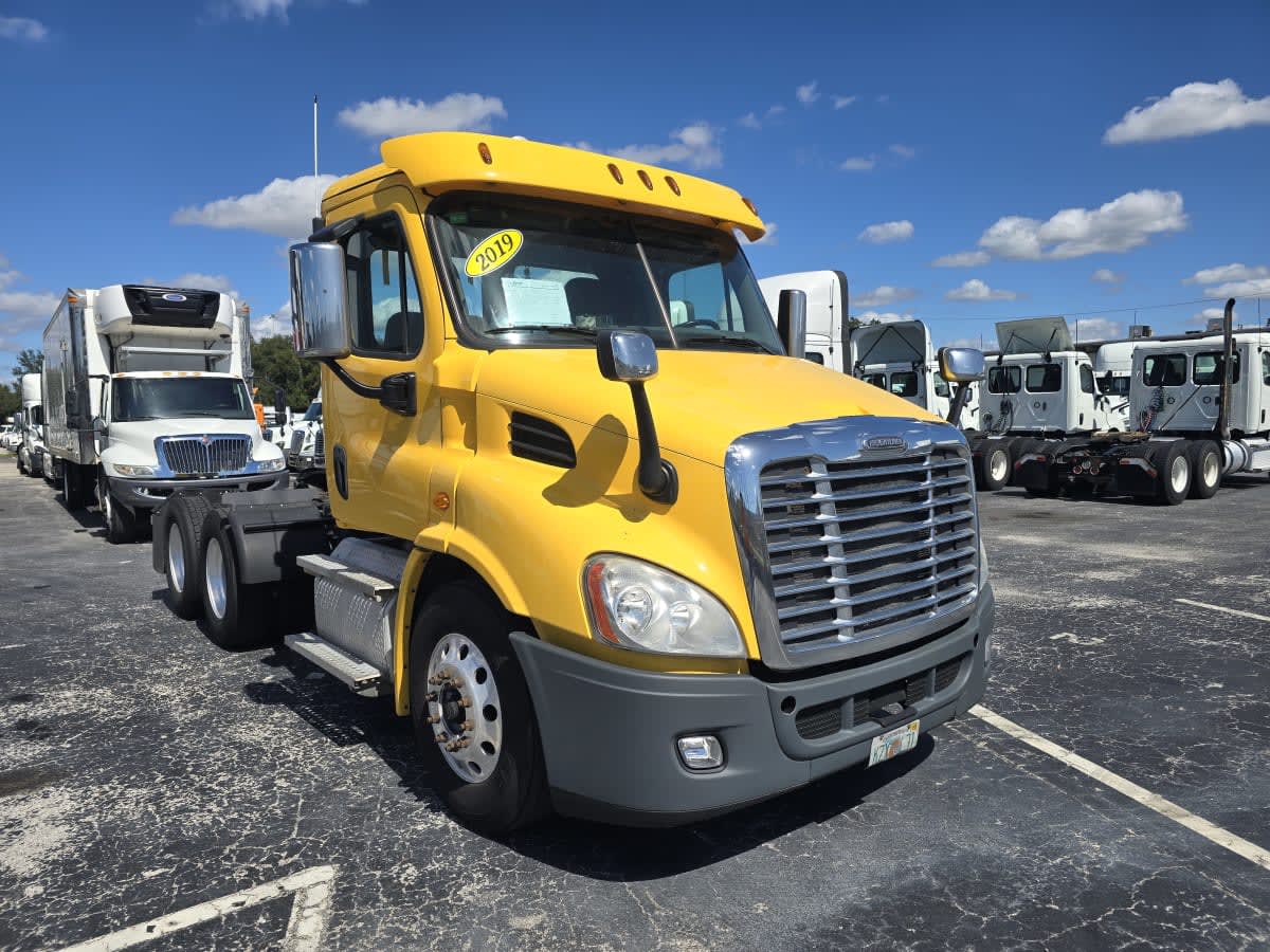 2019 Freightliner/Mercedes CASCADIA 113 874565 2019 Freightliner/Mercedes CASCADIA 113 874565