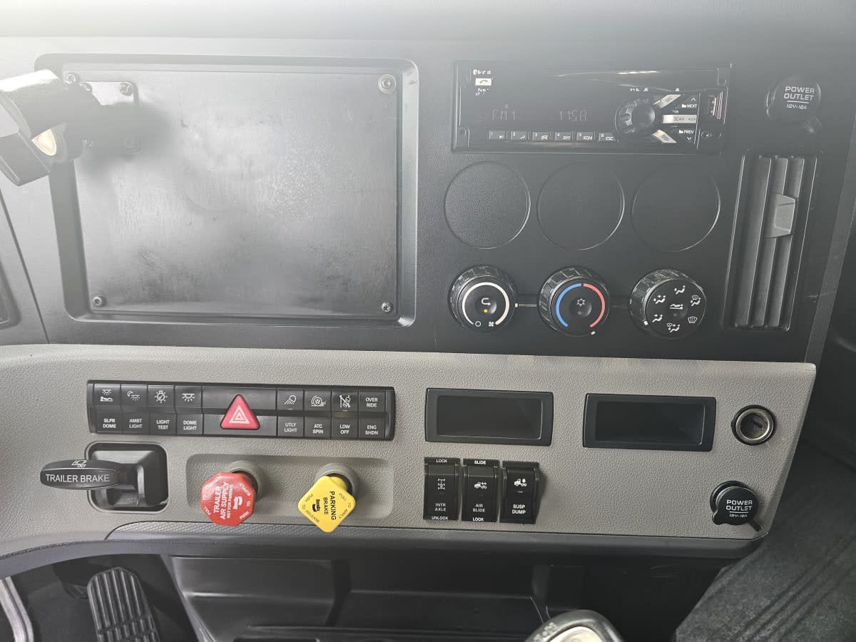 2020 Freightliner - image 10