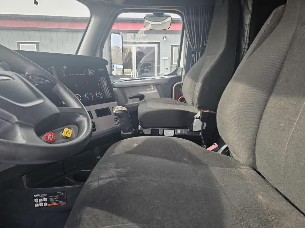 2020 Freightliner - image 7