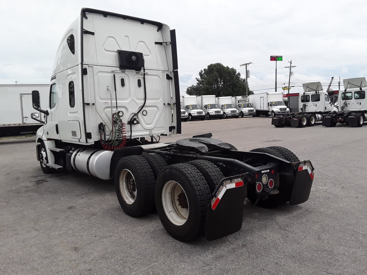 2020 Freightliner Cascadia in La Vergne, TN — photo 6