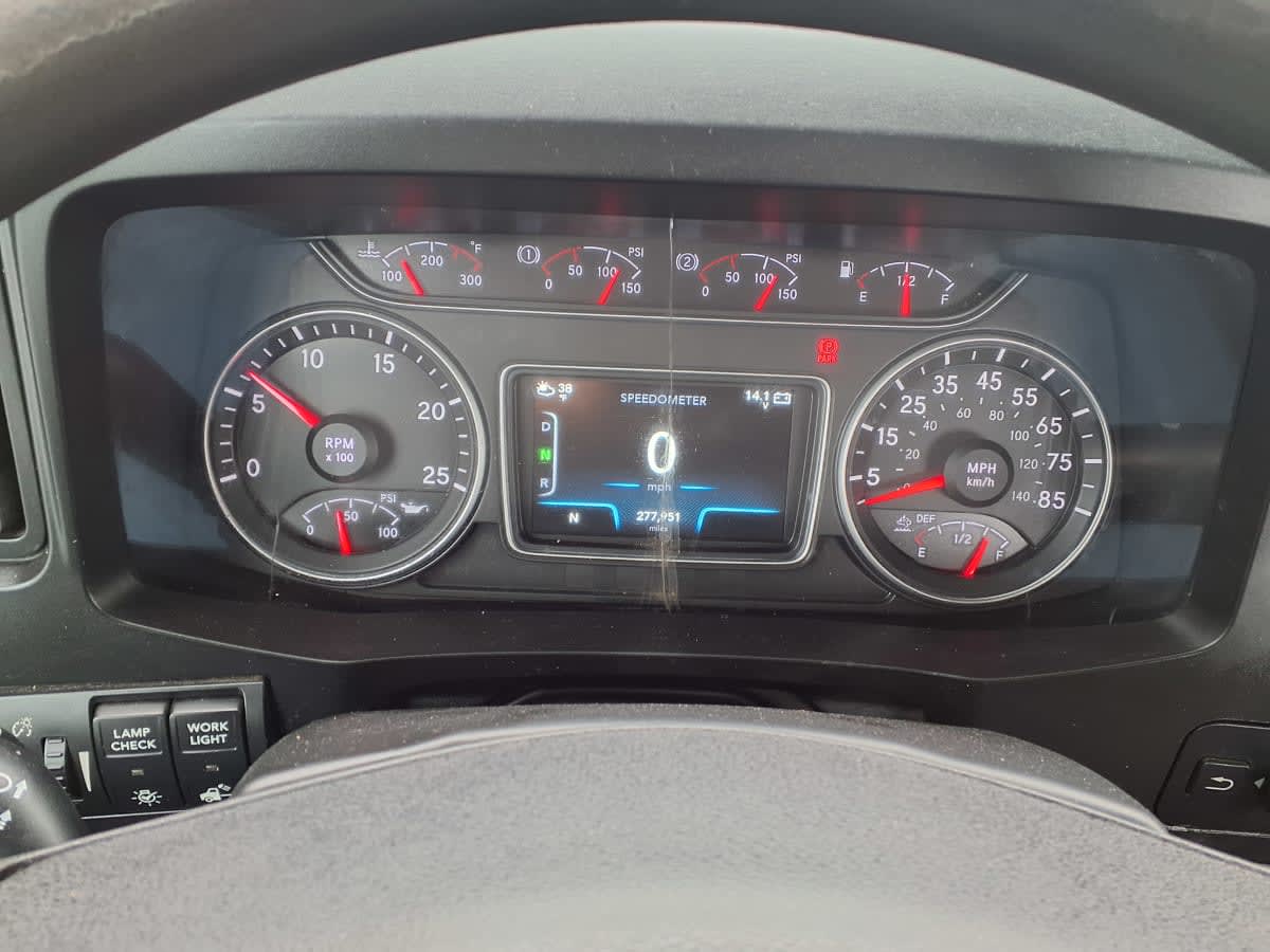 2019 International - image 12