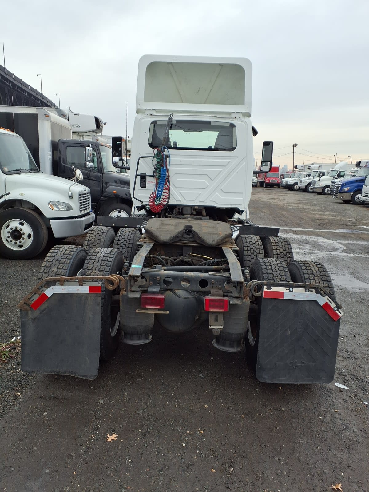 2019 International - image 5