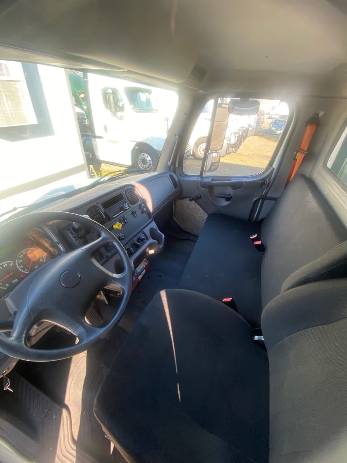 2019 Freightliner/Mercedes M2 106 874746