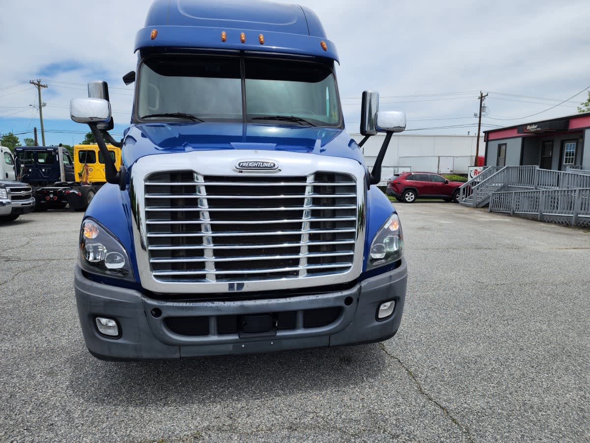 2020 Freightliner - image 2