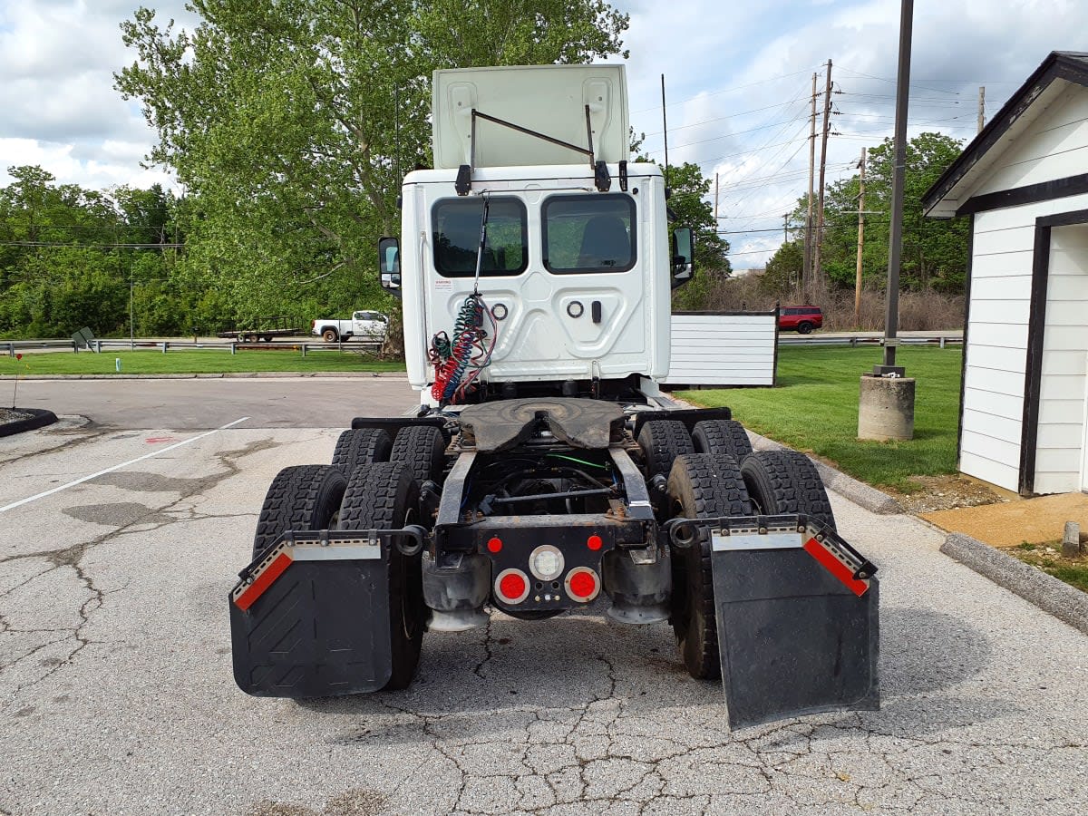 2019 Freightliner Cascadia in O'fallon, MO — photo 5