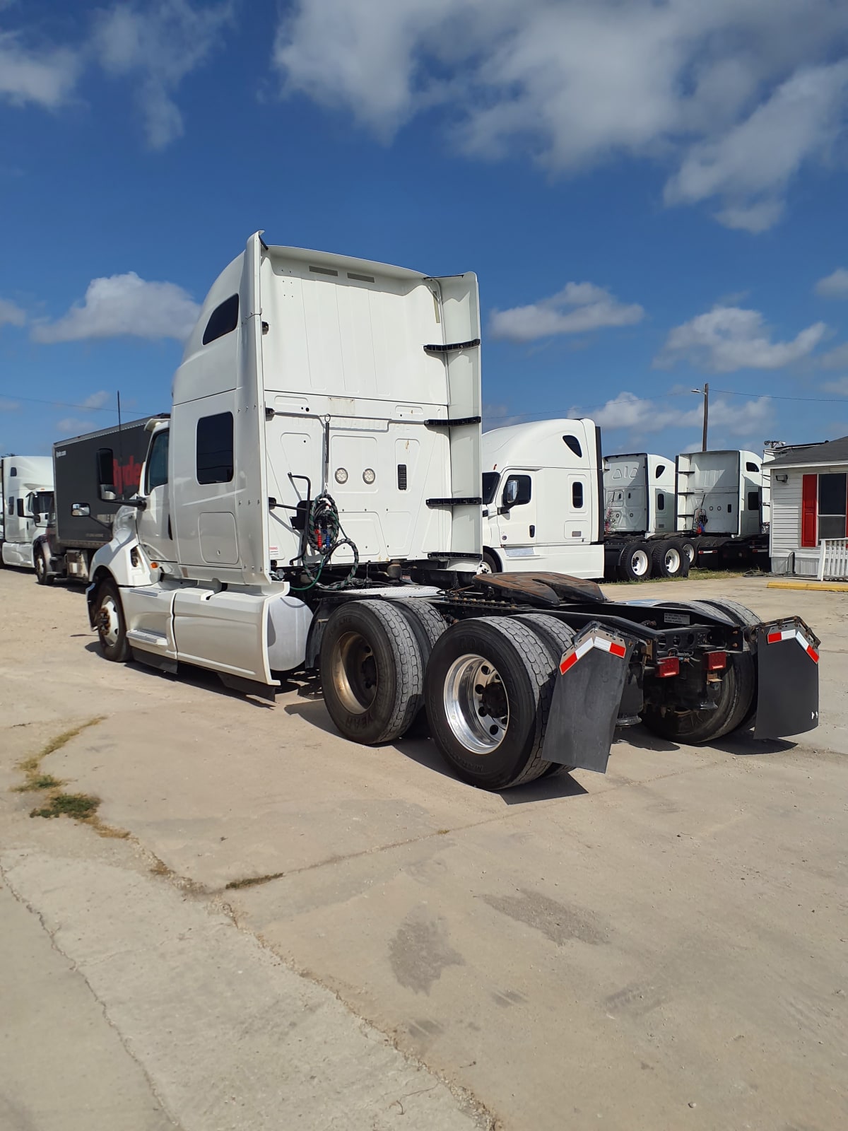 2019 Navistar International LT625 SLPR CAB 875189